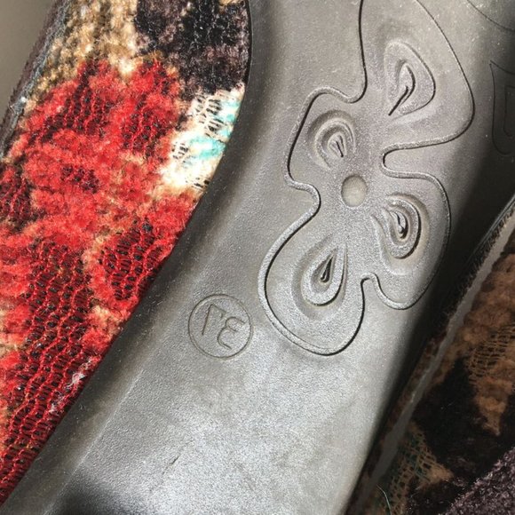 Embroidered fancy shoes - Picture 3 of 3